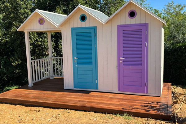 Cabine mare realizzate in legno per stabilimenti balneari e campeggi