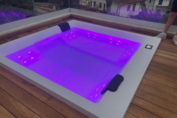 vendita pavimentazioni in legno per esterni, decking, pedane legno giardino piscine