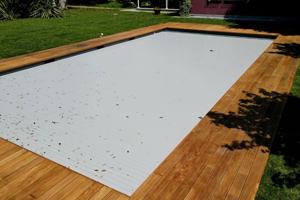 vendita pavimentazioni in legno per esterni, decking, pedane legno giardino piscine