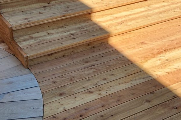 vendita pavimentazioni in legno per esterni, decking, pedane legno giardino piscine