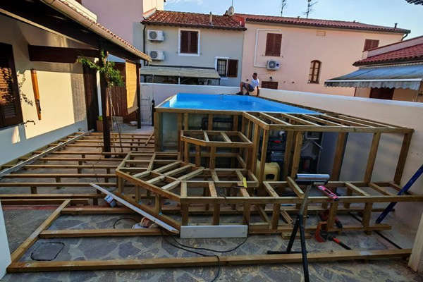 vendita pavimentazioni in legno per esterni, decking, pedane legno giardino piscine