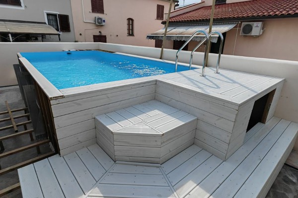 vendita pavimentazioni in legno per esterni, decking, pedane legno giardino piscine