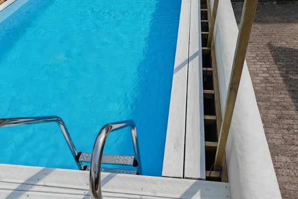 vendita pavimentazioni in legno per esterni, decking, pedane legno giardino piscine