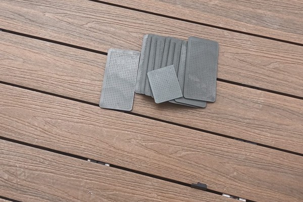 vendita pavimentazioni in legno per esterni, decking, pedane legno giardino piscine