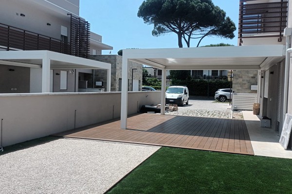 vendita pavimentazioni in legno per esterni, decking, pedane legno giardino piscine