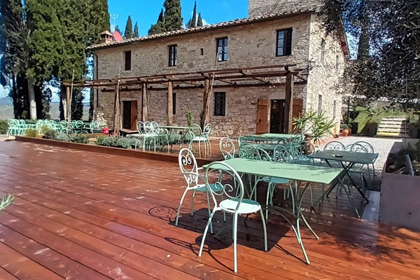 vendita pavimentazioni in legno per esterni, decking, pedane legno giardino piscine