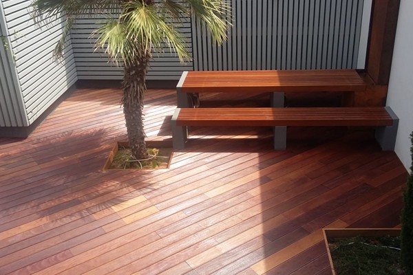 vendita pavimentazioni in legno per esterni, decking, pedane legno giardino piscine