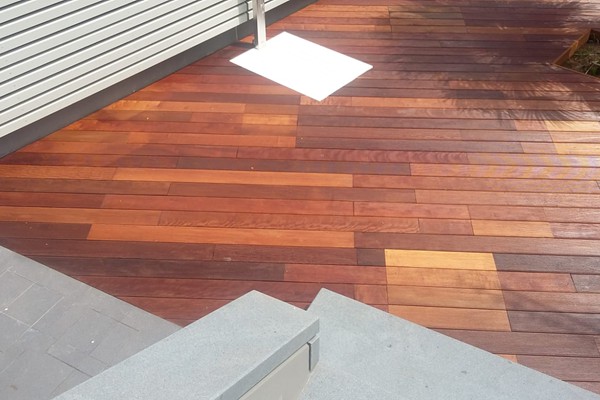 vendita pavimentazioni in legno per esterni, decking, pedane legno giardino piscine