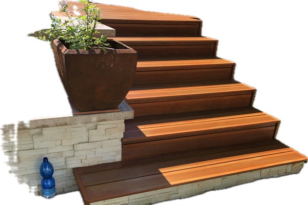 vendita pavimentazioni in legno per esterni, decking, pedane legno giardino piscine