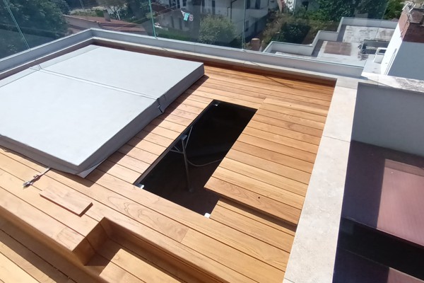 vendita pavimentazioni in legno per esterni, decking, pedane legno giardino piscine