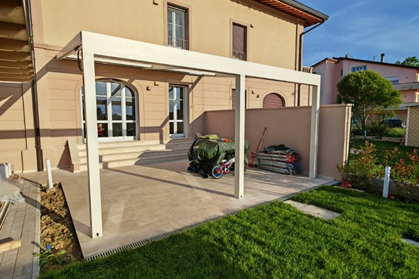vendita pergotende in legno, tettoie, tende, copertura portico