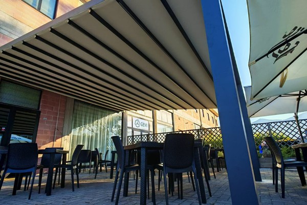 vendita pergotende in legno, tettoie, tende, copertura portico