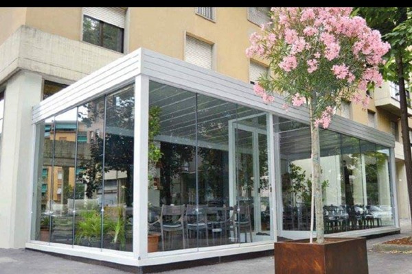 vendita vetrate scorrevoli in legno, dehors giardino, spazio esterno locale