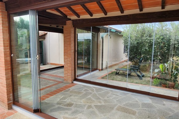 vendita vetrate scorrevoli in legno, dehors giardino, spazio esterno locale