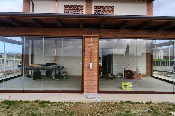 vendita vetrate scorrevoli in legno, dehors giardino, spazio esterno locale