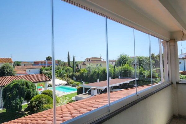 vendita vetrate scorrevoli in legno, dehors giardino, spazio esterno locale