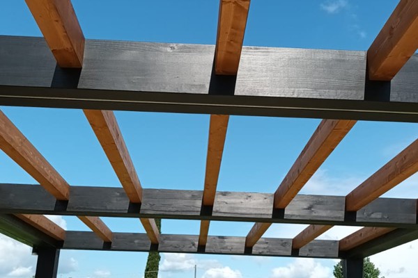 vendita e montaggio pergolati di legno-strutture da giardino