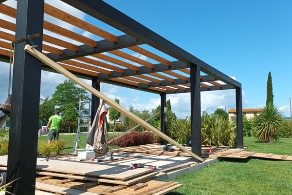 vendita e montaggio pergolati di legno-strutture da giardino