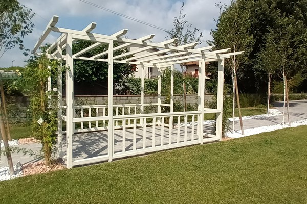 vendita e montaggio pergolati di legno-strutture da giardino