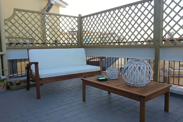 Grigliati in legno per giardini e aree bar
