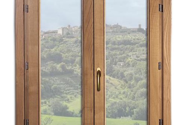 vendita di finestre in legno massello e infissi