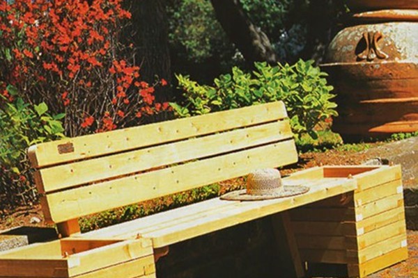 vendita di panchine in legno e metallo da giardino per arredi urbani e privati