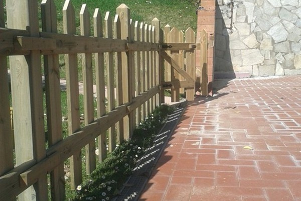 vendita pali per recinzioni e staccionate in legno impregnato in autoclave
