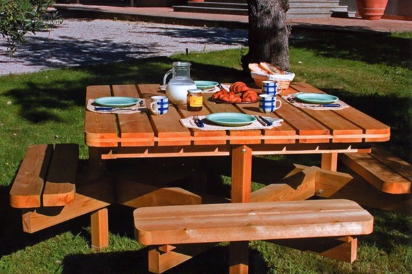vendita tavoli in legno da giardino balcone e terrazza