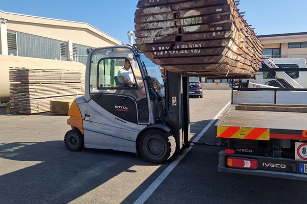 servizio di consegna a domicilio di legnami e strutture in legno